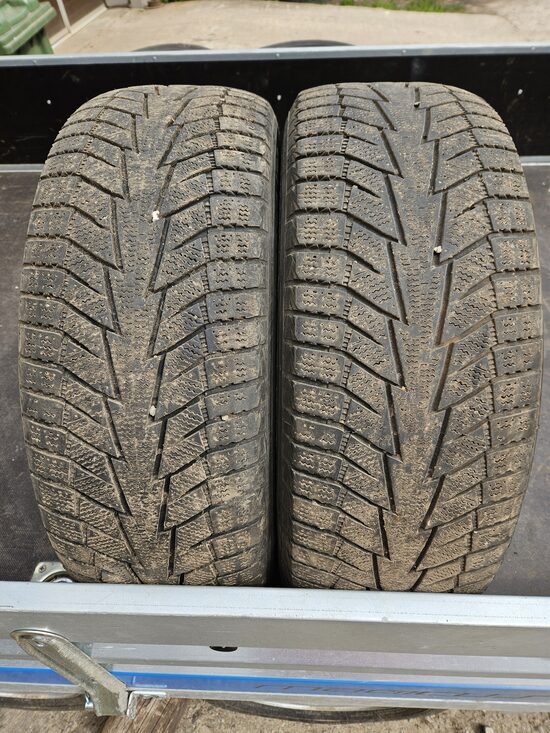 215/60R16 Hankook ICept IZ2